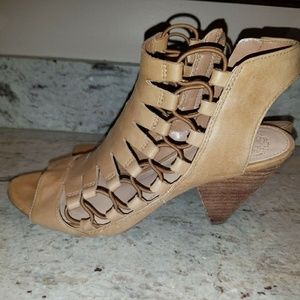 Vince camuto leather sandals 7